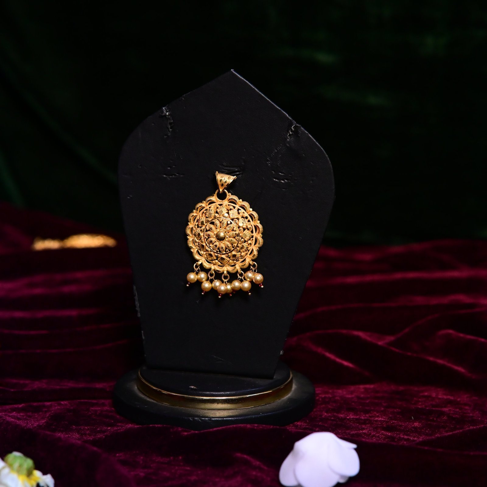 product187.jpg Round Pendant - Image 1