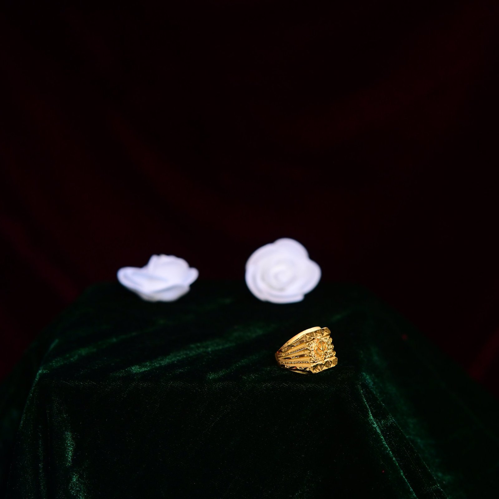 product279.jpg Gold Gents Ring - Image 1