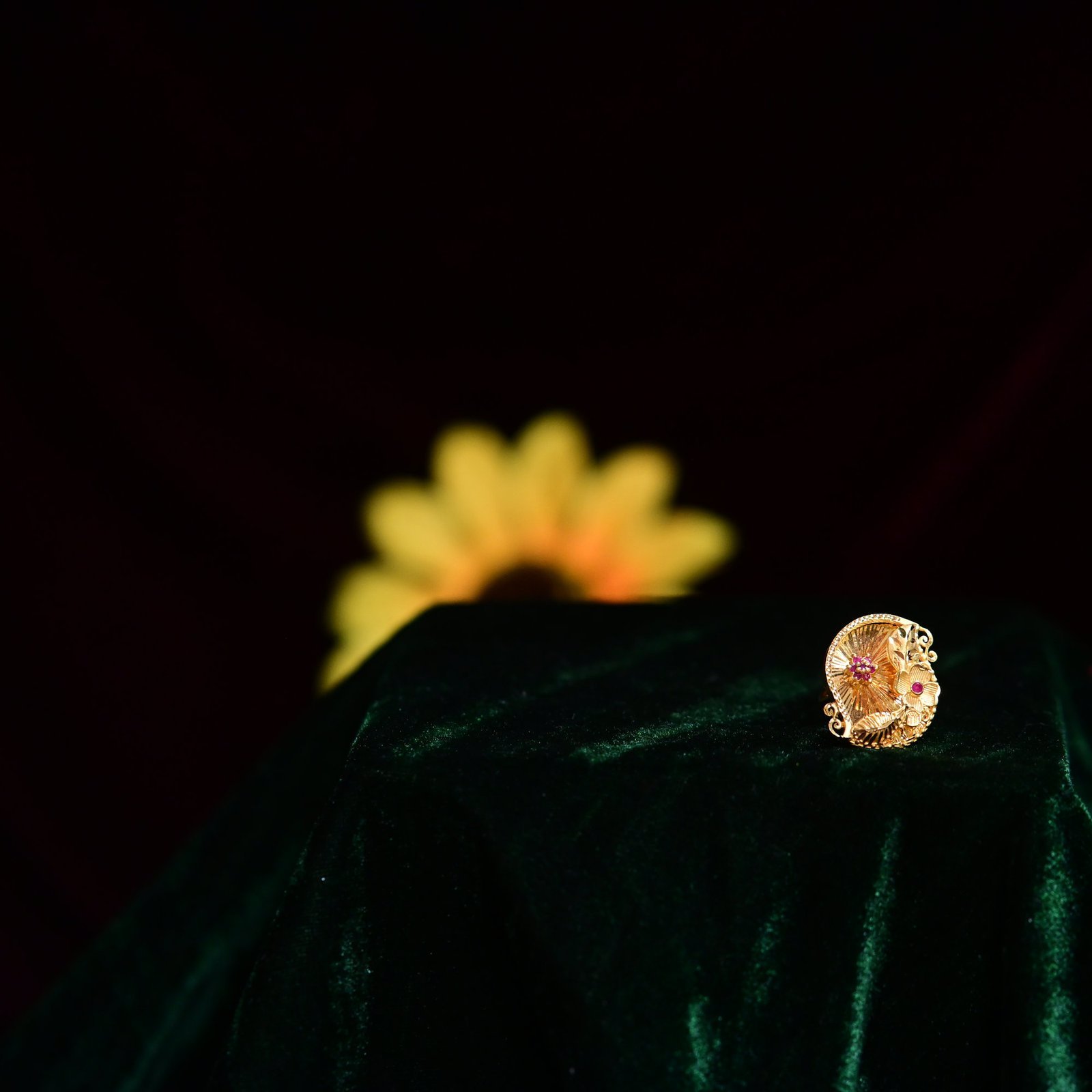 product362.jpg Ladies Ring - Image 1