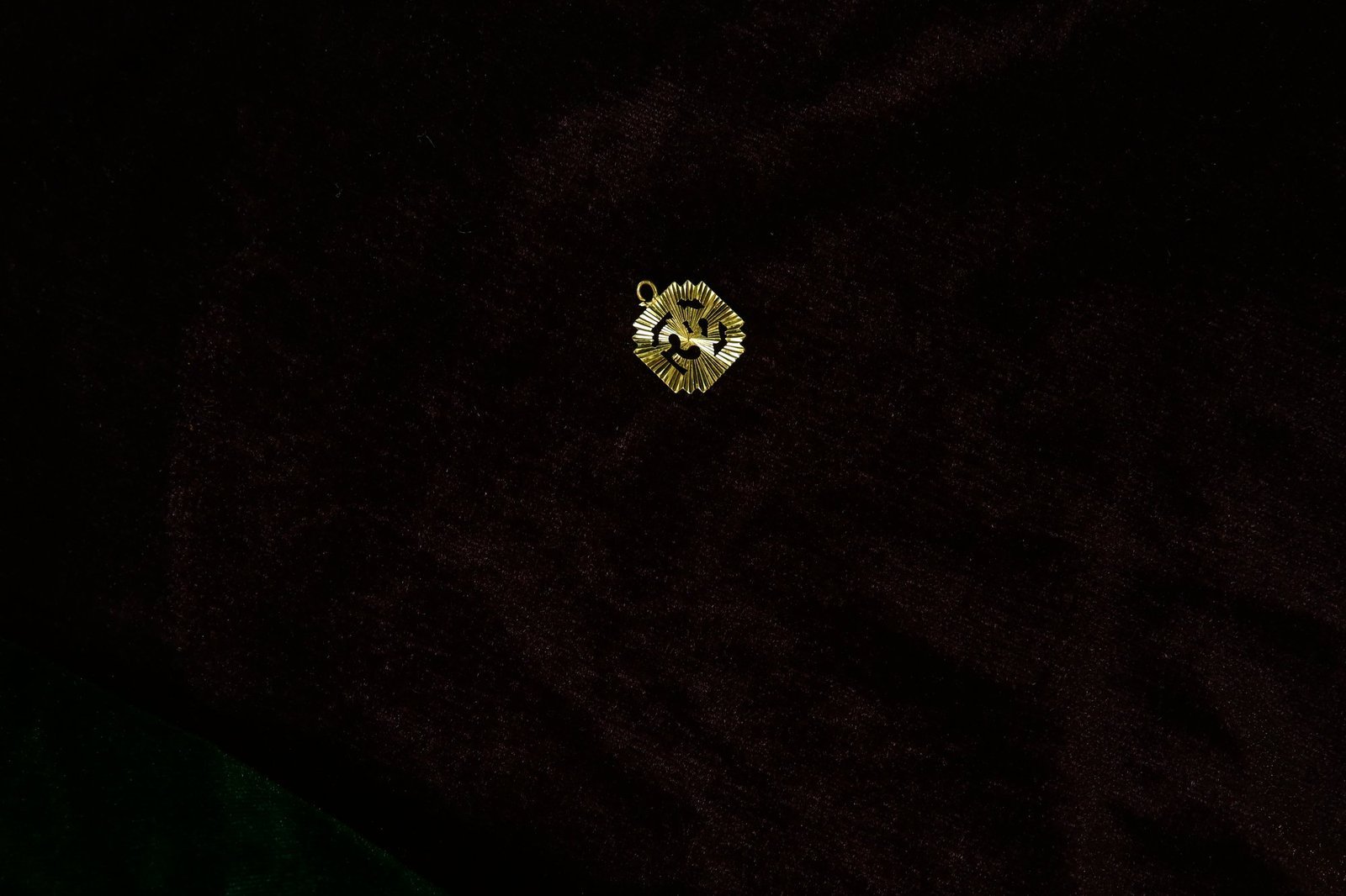 product504.jpg OM Locket - Image 1