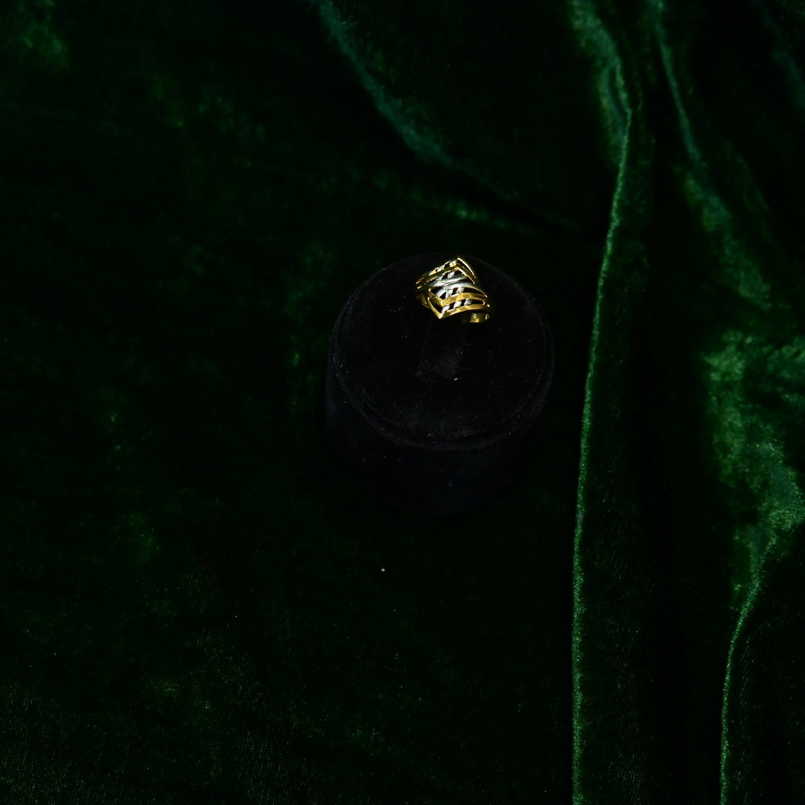 product780.jpg Ladies Ring - Image 1