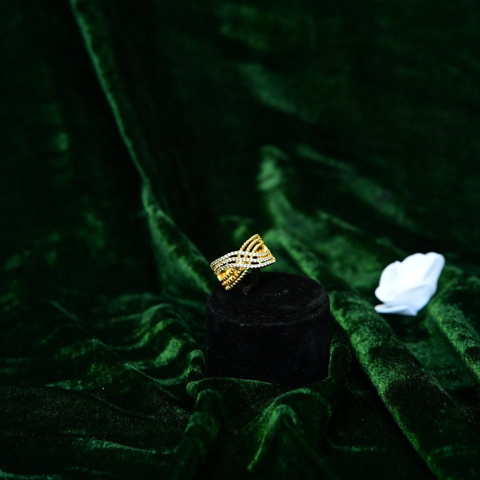 product806.jpg Ladies Ring - Image 1